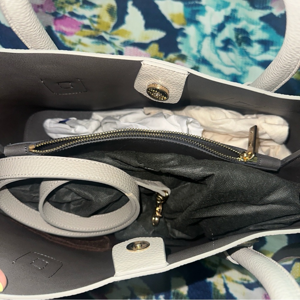 Angela Roi | Light Gray Cher Tote Bag - Picture 7 of 7